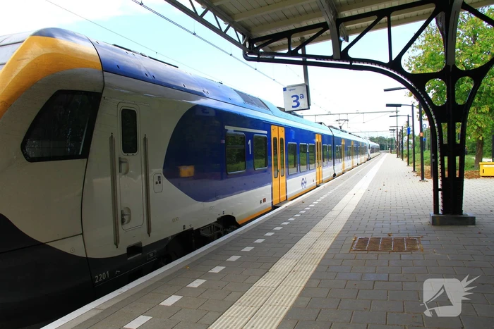 Passagiers opgesloten in defecte trein
