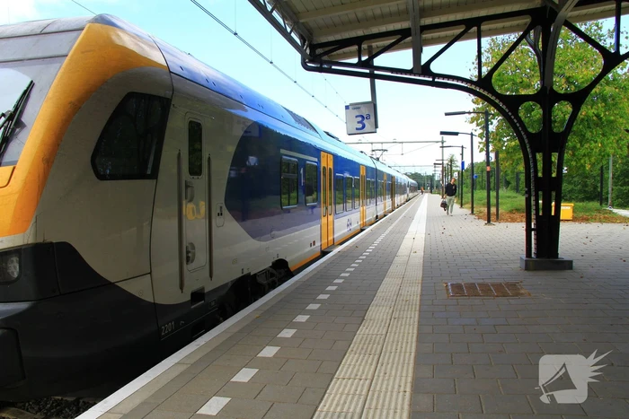 Passagiers opgesloten in defecte trein