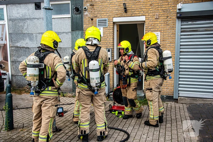 Salon vol rook door kelderbrand