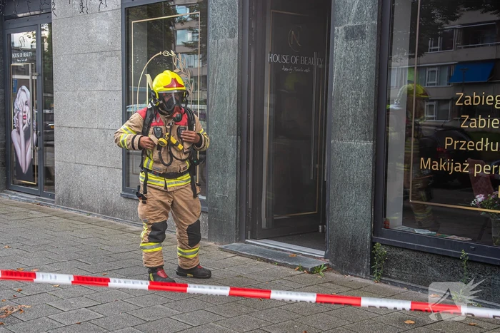 Salon vol rook door kelderbrand