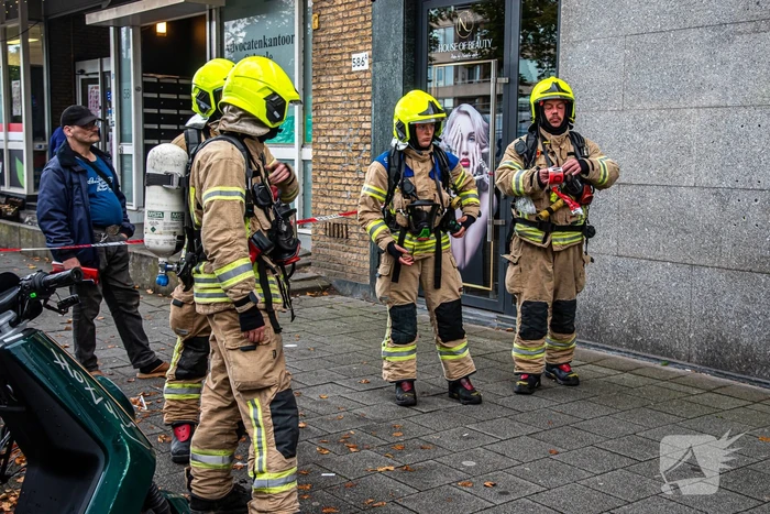 Salon vol rook door kelderbrand
