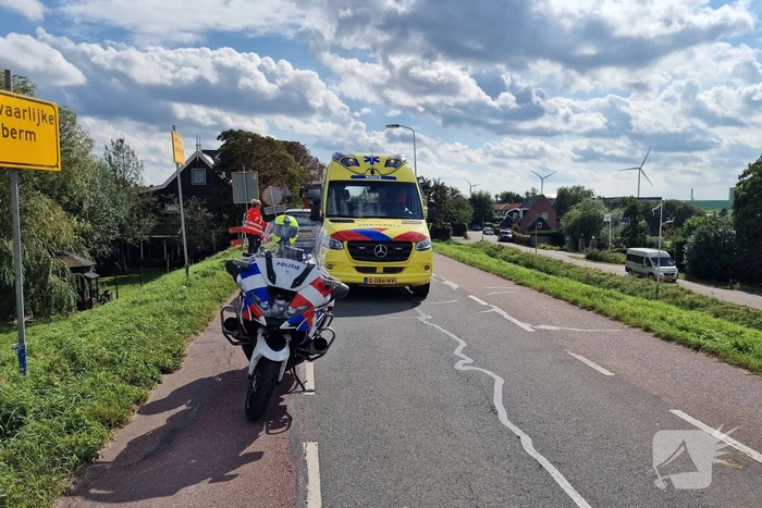 Verkeersregelaar gewond bij aanrijding, veroorzaker slaat op de vlucht