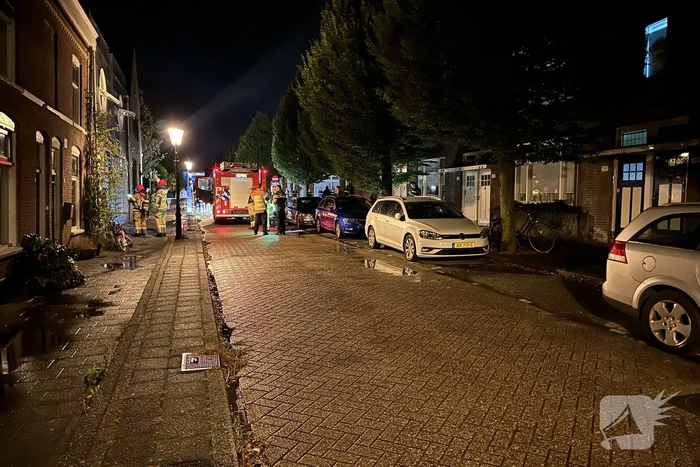 Bewoners blussen brand na explosie