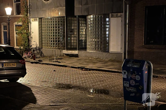 Bewoners blussen brand na explosie