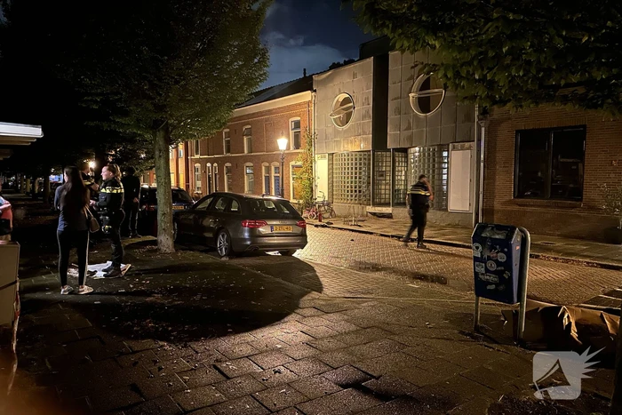 Bewoners blussen brand na explosie