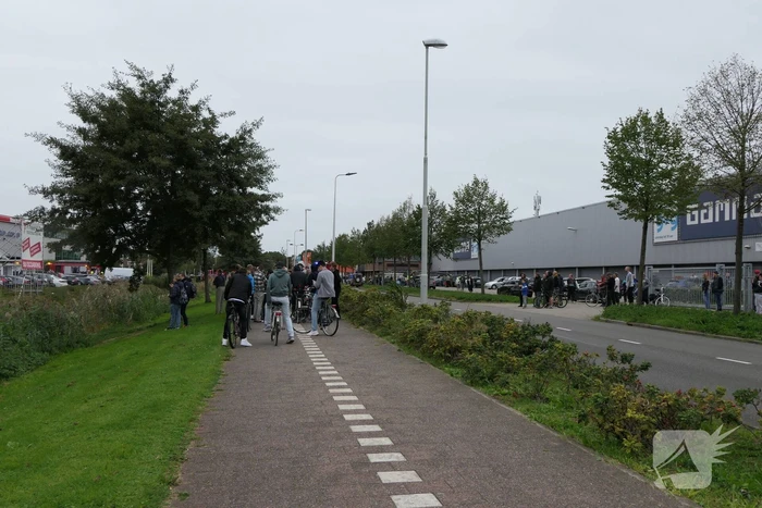 Grote zwarte rookwolken bij industriebrand