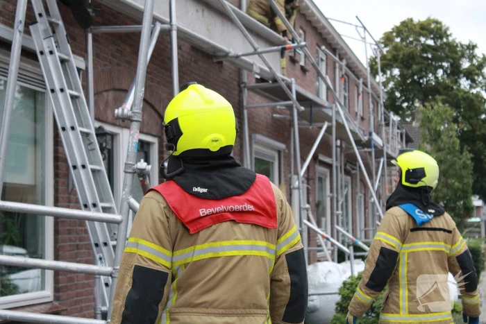 Steiger waait om door harde wind