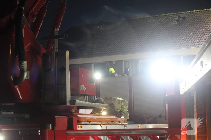 Uitslaande woningbrand snel onder controle