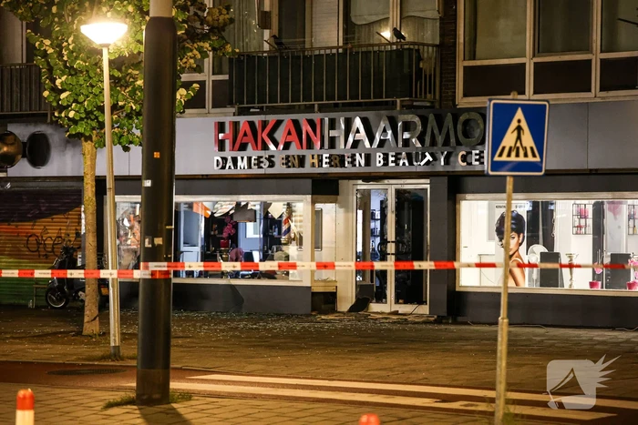 Kapperszaak beschadigd door explosie