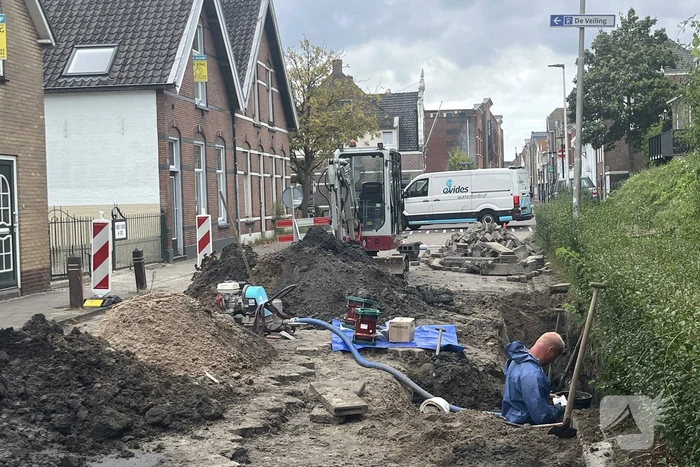 Schade aan weg door waterlekkage