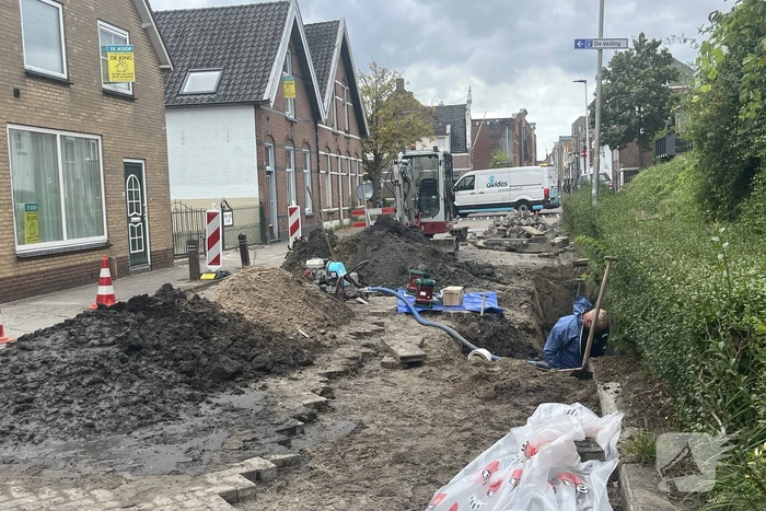 Schade aan weg door waterlekkage