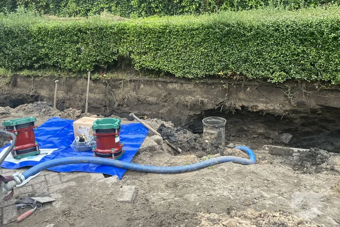 Schade aan weg door waterlekkage