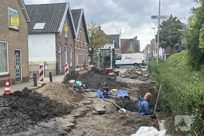 Schade aan weg door waterlekkage