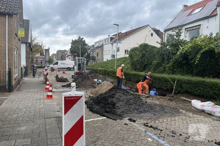 Schade aan weg door waterlekkage