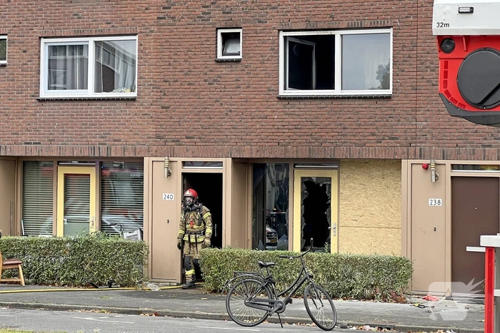 Hevige brand in woning waar eerder explosie was
