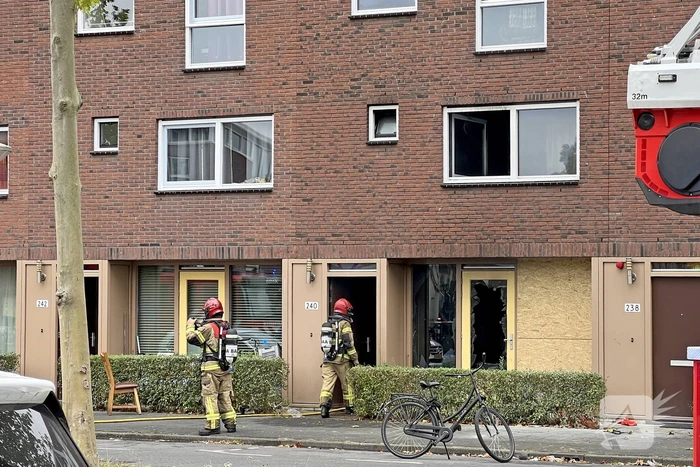 Hevige brand in woning waar eerder explosie was