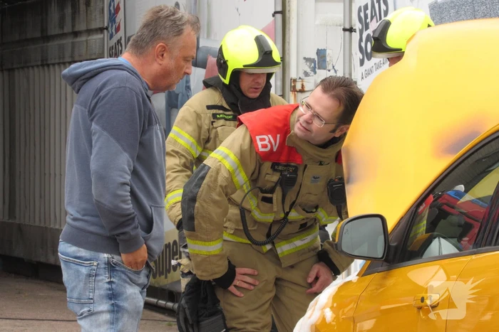 Brandweer heeft autobrand snel onder controle