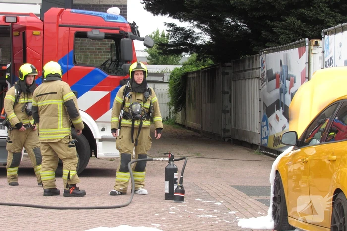 Brandweer heeft autobrand snel onder controle