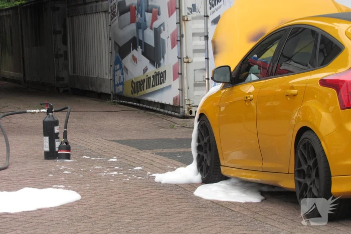 Brandweer heeft autobrand snel onder controle
