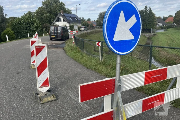 Deel van dijk weggezakt door lekkage