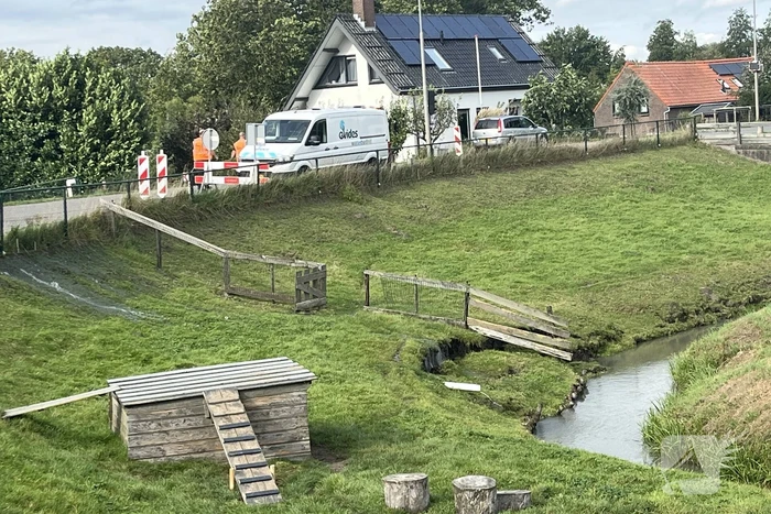Deel van dijk weggezakt door lekkage
