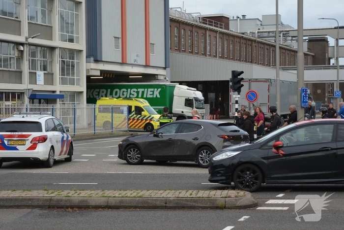 Gewonde bij ongeval tussen scooter en vrachtwagen