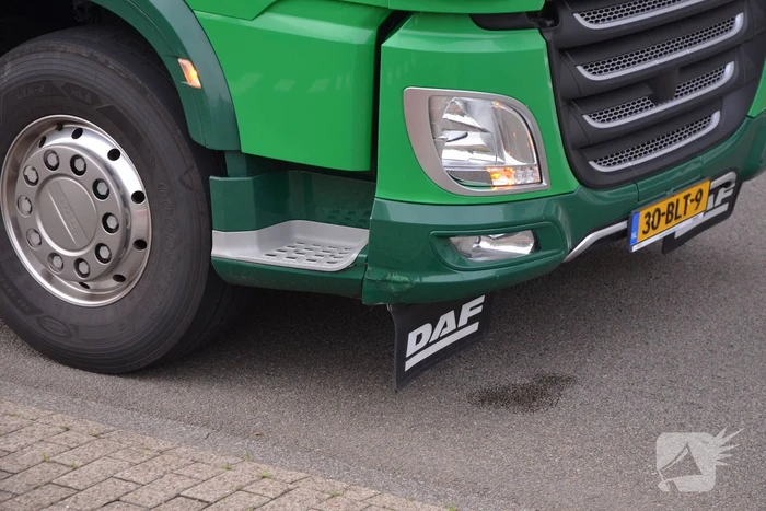 Gewonde bij ongeval tussen scooter en vrachtwagen