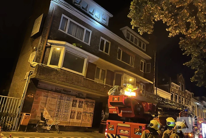 Losse dak delen dreigen te vallen