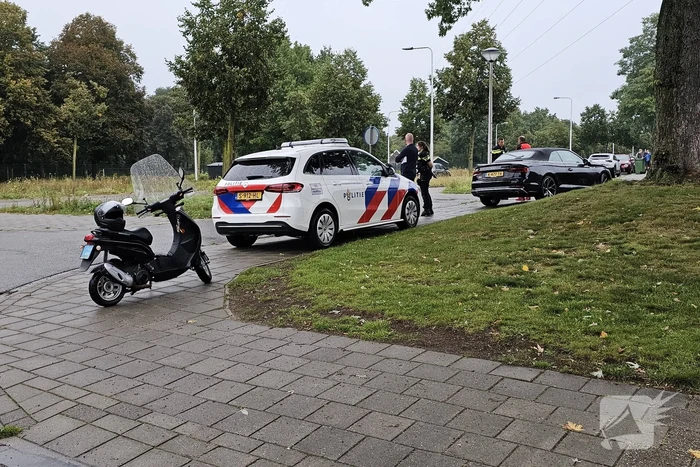 Scooter geschept door auto