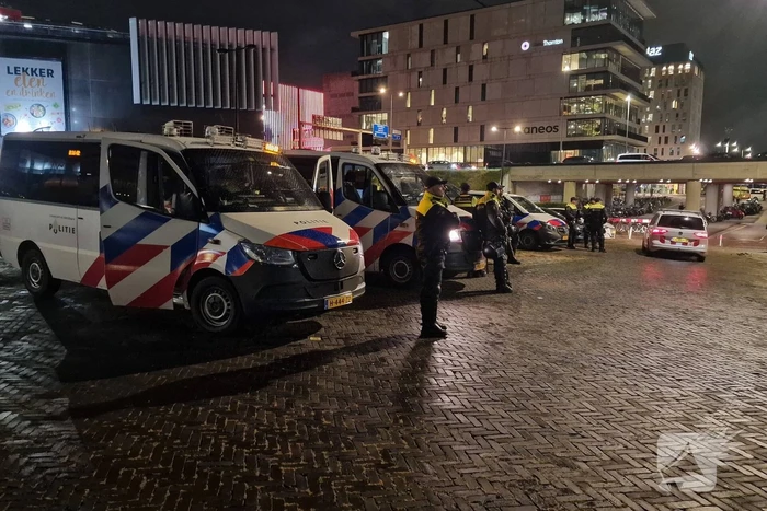 Politie massaal aanwezig bij wedstrijd van Ajax