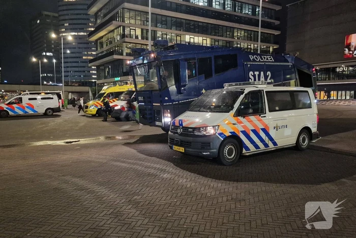 Politie massaal aanwezig bij wedstrijd van Ajax
