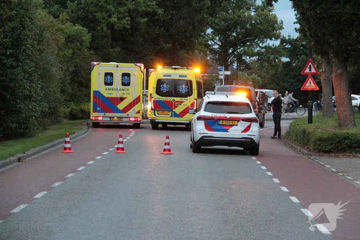 Vier gewonden bij botsing tussen auto en fietser