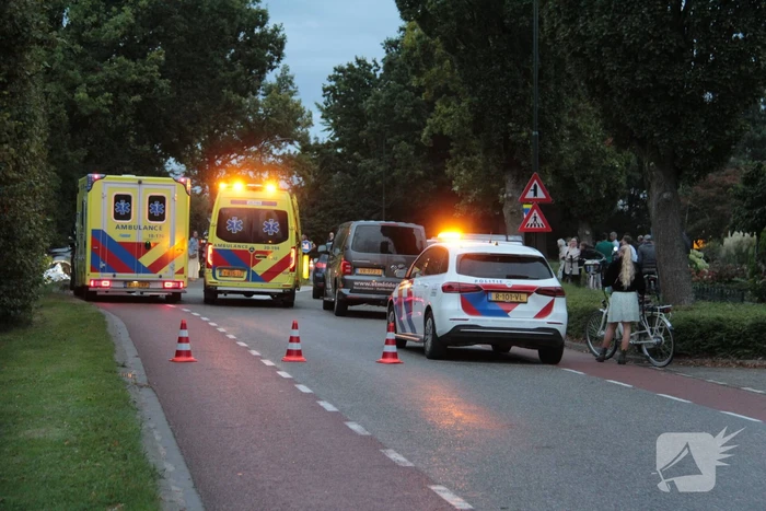 Vier gewonden bij botsing tussen auto en fietser