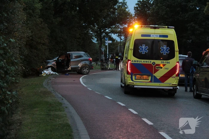 Vier gewonden bij botsing tussen auto en fietser
