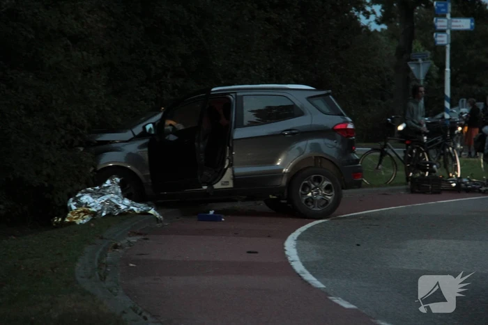 Vier gewonden bij botsing tussen auto en fietser