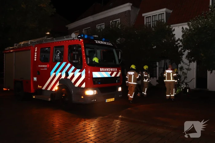 Brandweer ventileert woning na gaslekkage
