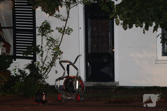 Brandweer ventileert woning na gaslekkage