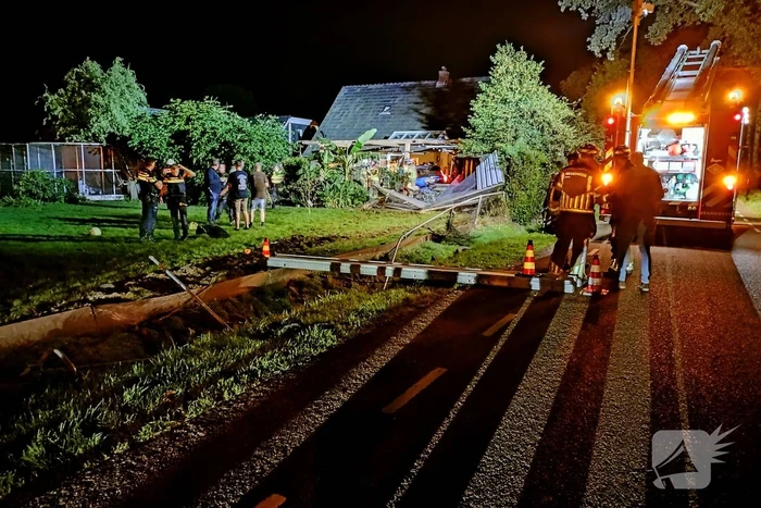Enorme ravage nadat auto woning inrijd, 15-jarige aangehouden