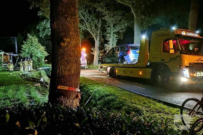Enorme ravage nadat auto woning inrijd, 15-jarige aangehouden
