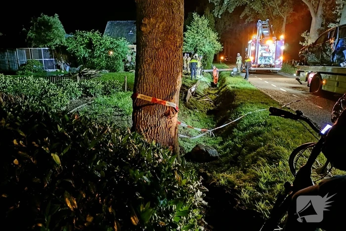 Enorme ravage nadat auto woning inrijd, 15-jarige aangehouden