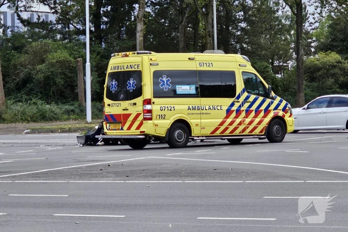 Twee voertuigen in botsing op kruising