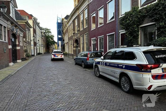Verkeersregelaar aangereden, automobilist doorgereden