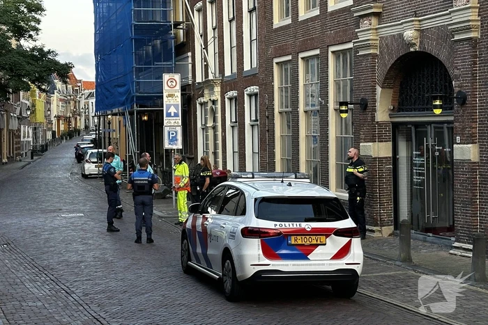 Verkeersregelaar aangereden, automobilist doorgereden