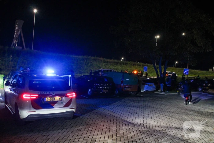 Auto raakt te water nabij McDonald's