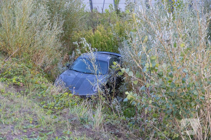 Bestuurder crasht met dure Porsche