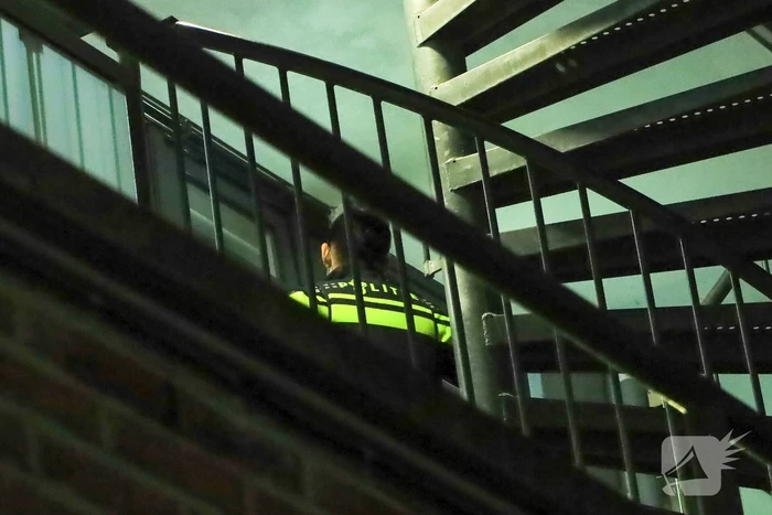 Raam beschadigd na explosie op galerij