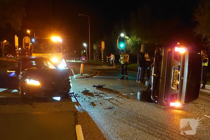 Veel schade bij ongeval tussen twee auto's