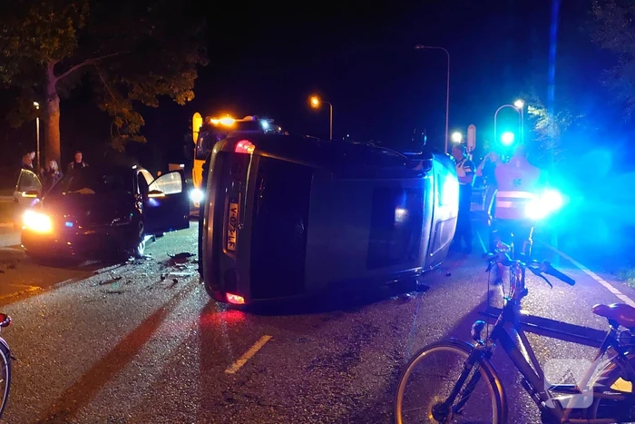 Veel schade bij ongeval tussen twee auto's