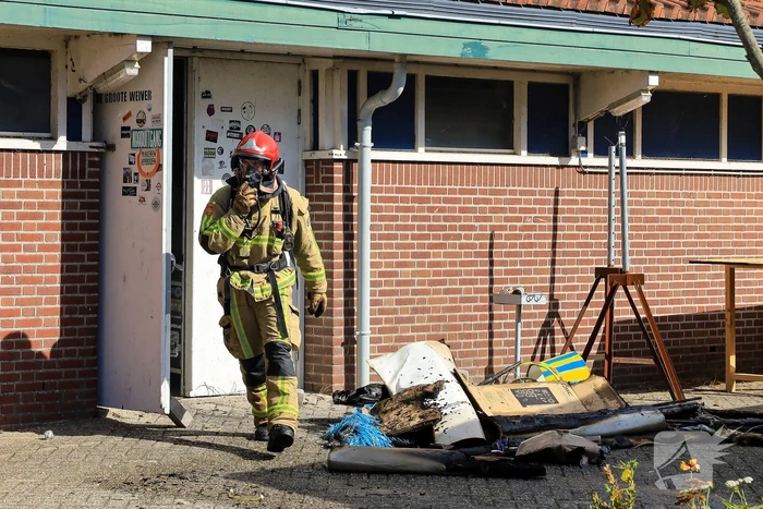 Brand in grote schuur snel onder controle
