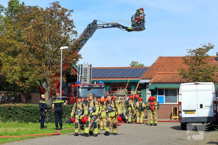 Brand in grote schuur snel onder controle
